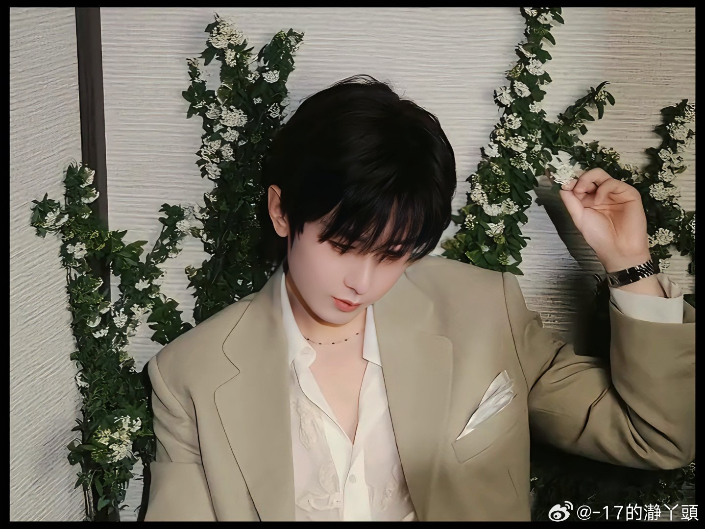 愿成毅被世间美好簇拥，尽情绽放光芒。成毅春日少年妆成毅