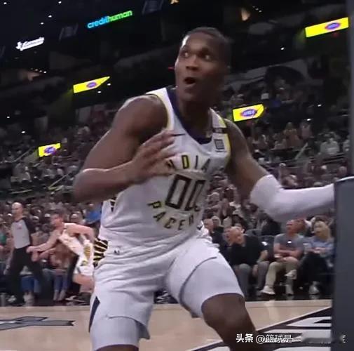 #NBA# “😯这也行？”马瑟林闪躲拉杆仍遭文班大帽 本人惊出表情包