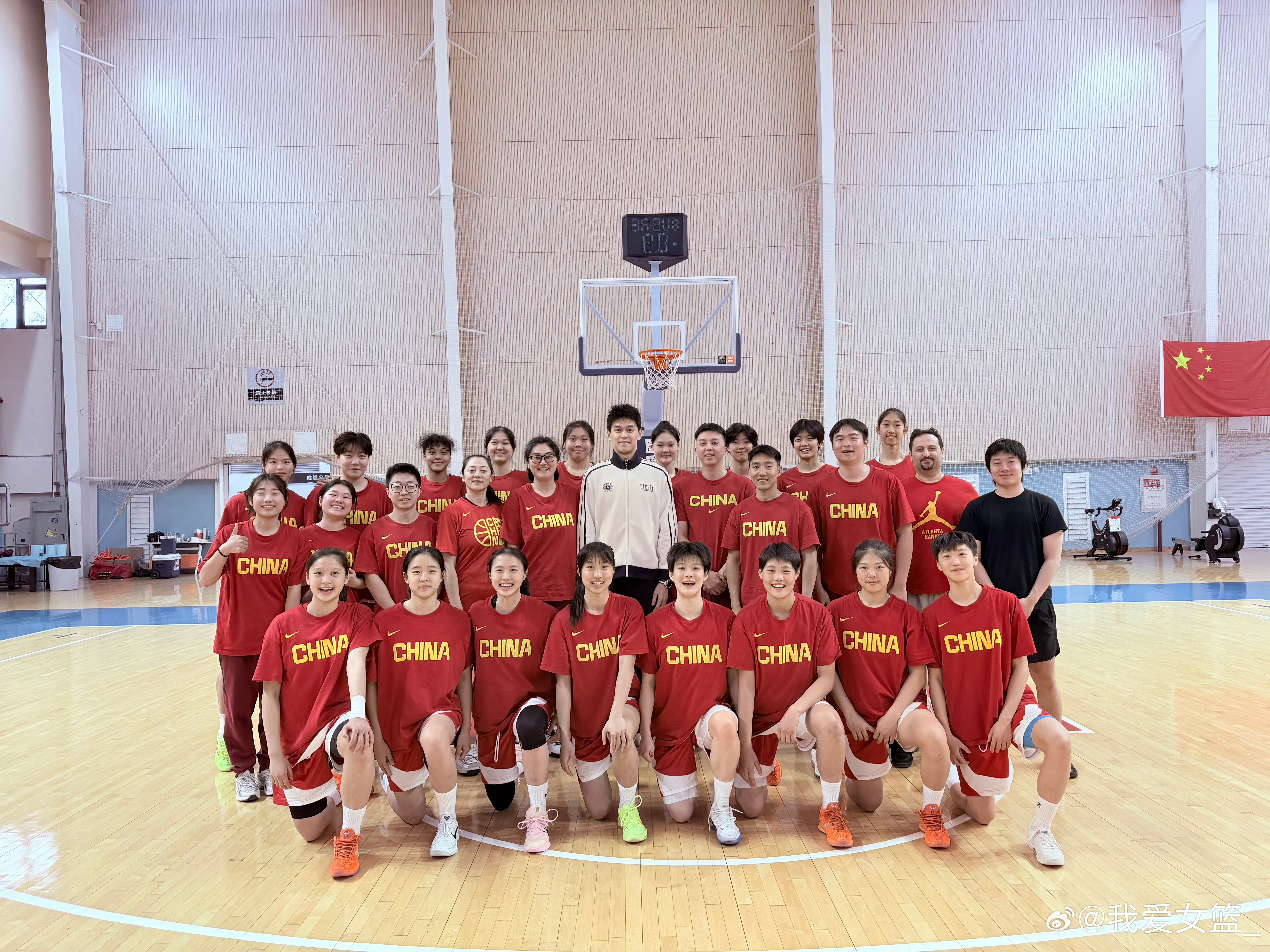 SWim进行时  『9961』20260309 合照掉落身高被女篮姑娘们拉平咯⛹