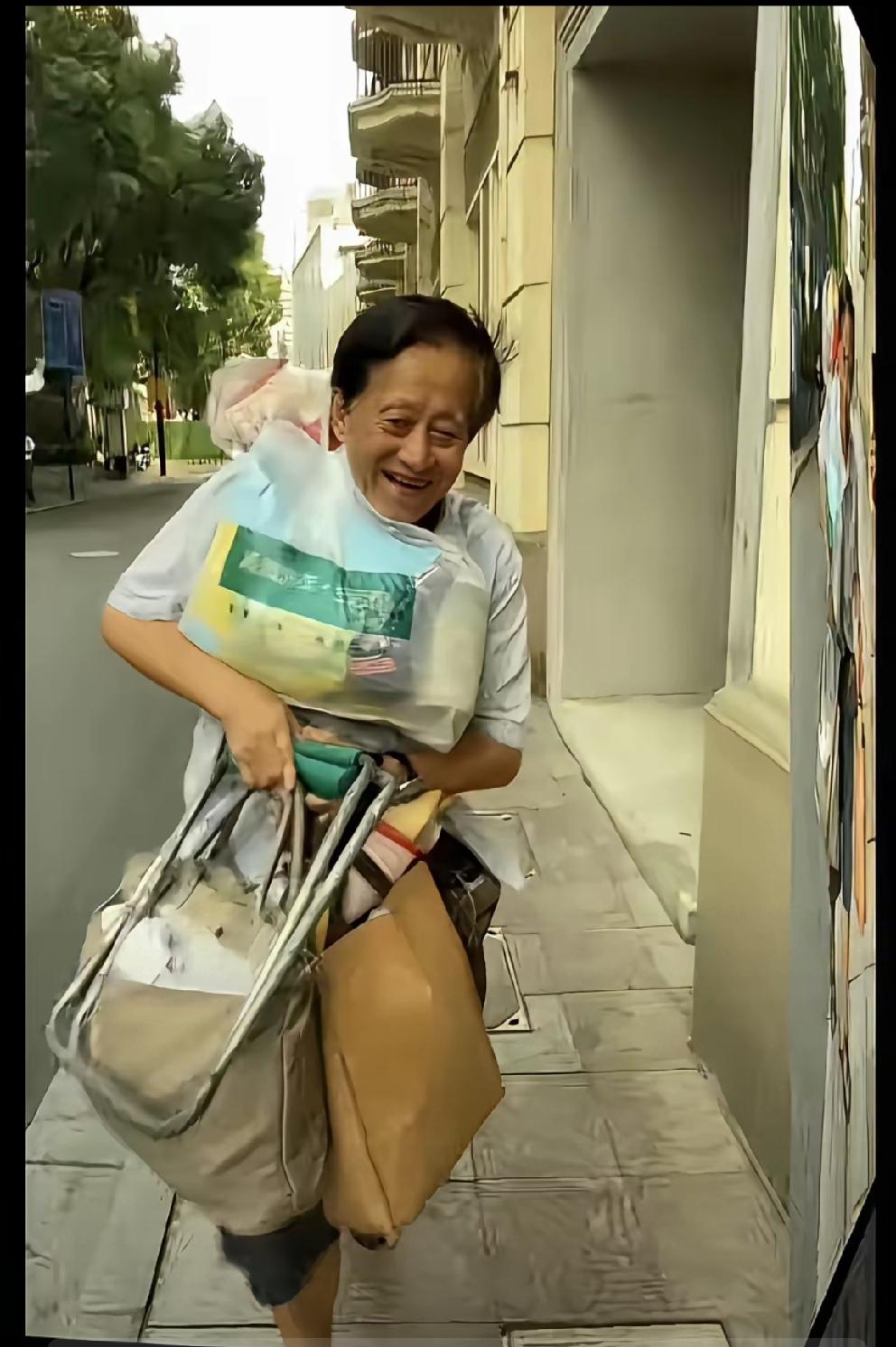 上海建工爷叔，最近收获满满，经常是大包小包往家里背东西，真是应了一句话，人逢喜事