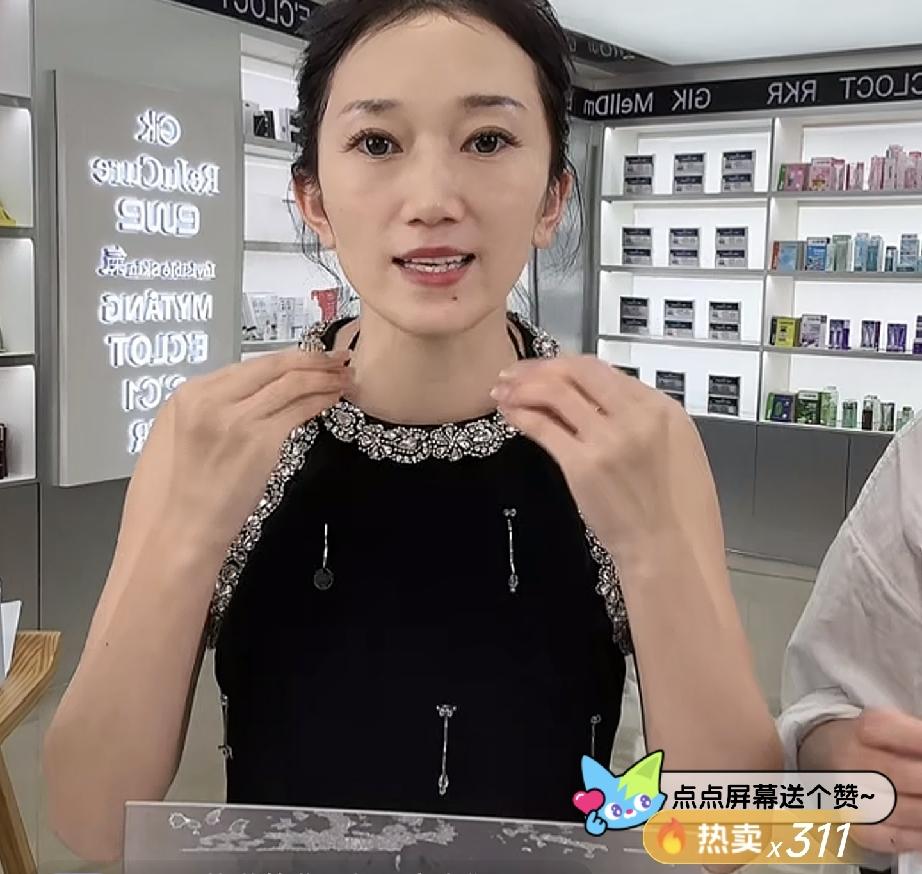 林丽今早开播直播间稳定在一千三百多人
昨天林丽为了今天的直播连续更新好几条视频为