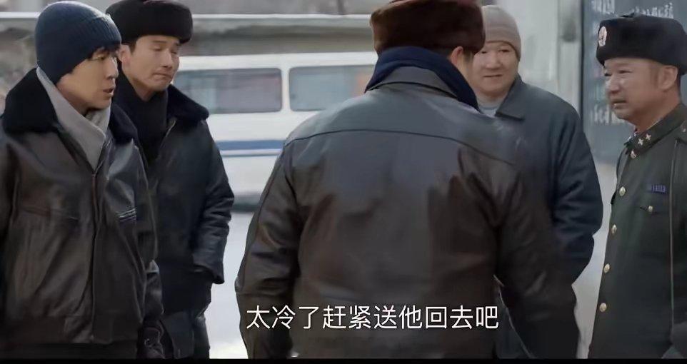 《我是刑警》野租儿司机提供重大线索后，秦川跟戴局汇报案情老结巴，当时觉得怪怪的，