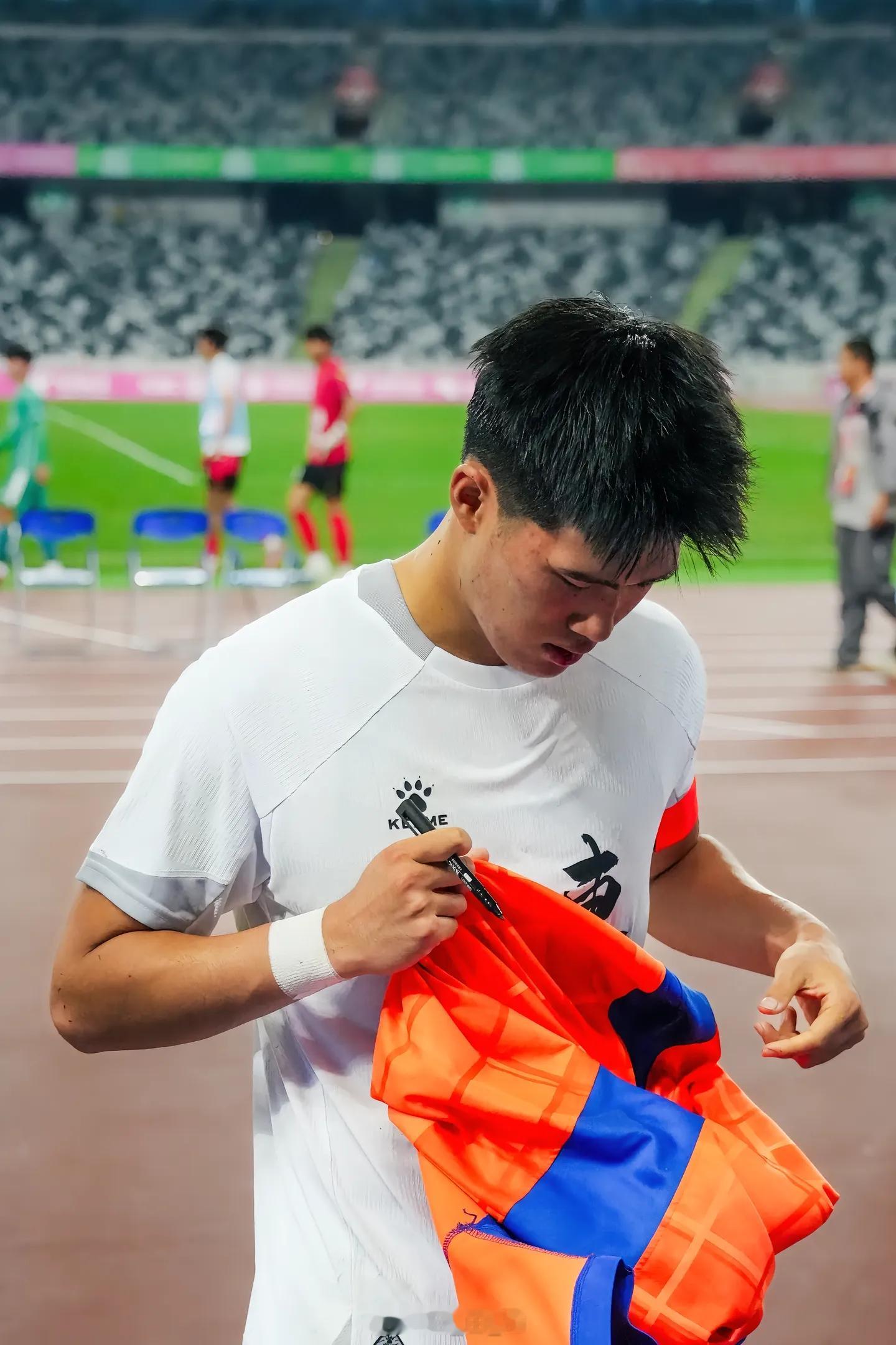 昨日赛后，彭啸更新社媒并配文：谢谢大家的关心，今年的任务马上也要告一段落了，这一