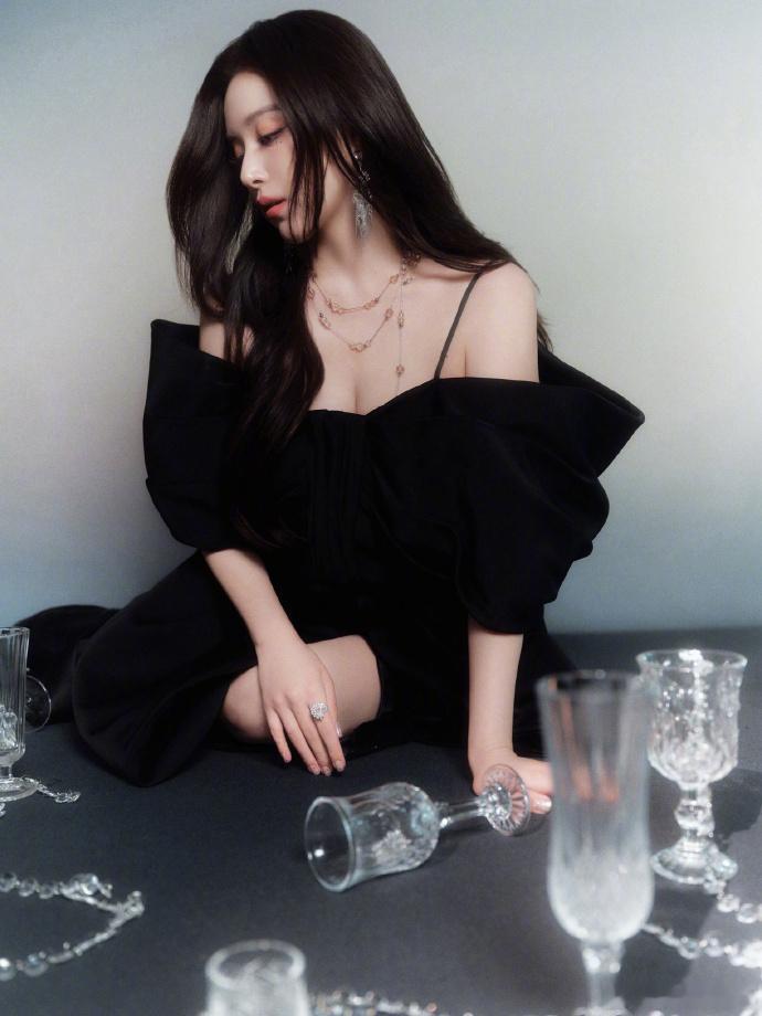 阚清子事业批大女主、阚清子少一点天份舞台妆为舞台熬夜筹备，为唱腔反复打磨，阚清子