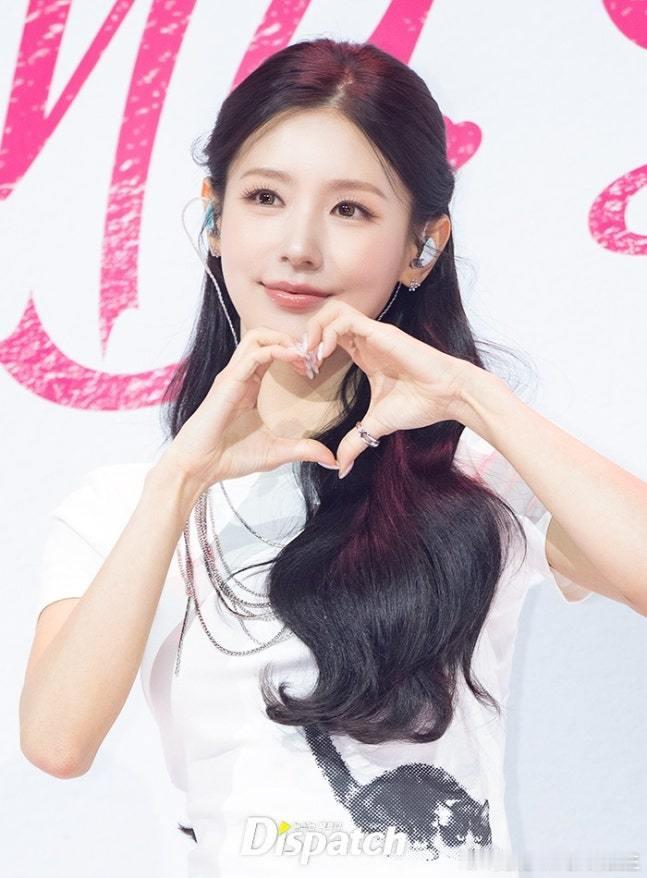 3日，曺薇娟[超话] 携solo迷你二辑《MY, Lover》举行showcas