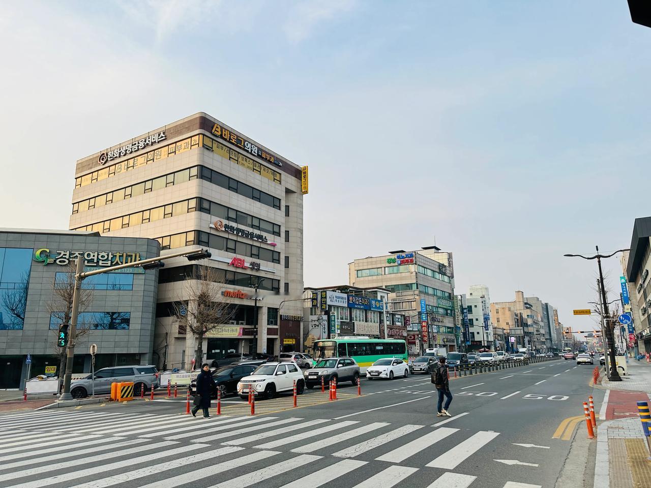 乘坐韩国高铁从首尔来到庆州，入住的青年旅舍很温馨哈。我把包放在了首尔的青旅里，我