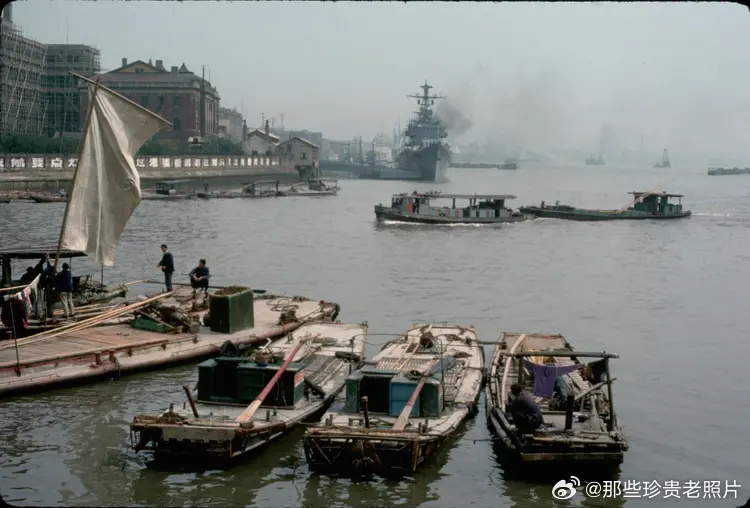 80年代上海黄浦江畔 