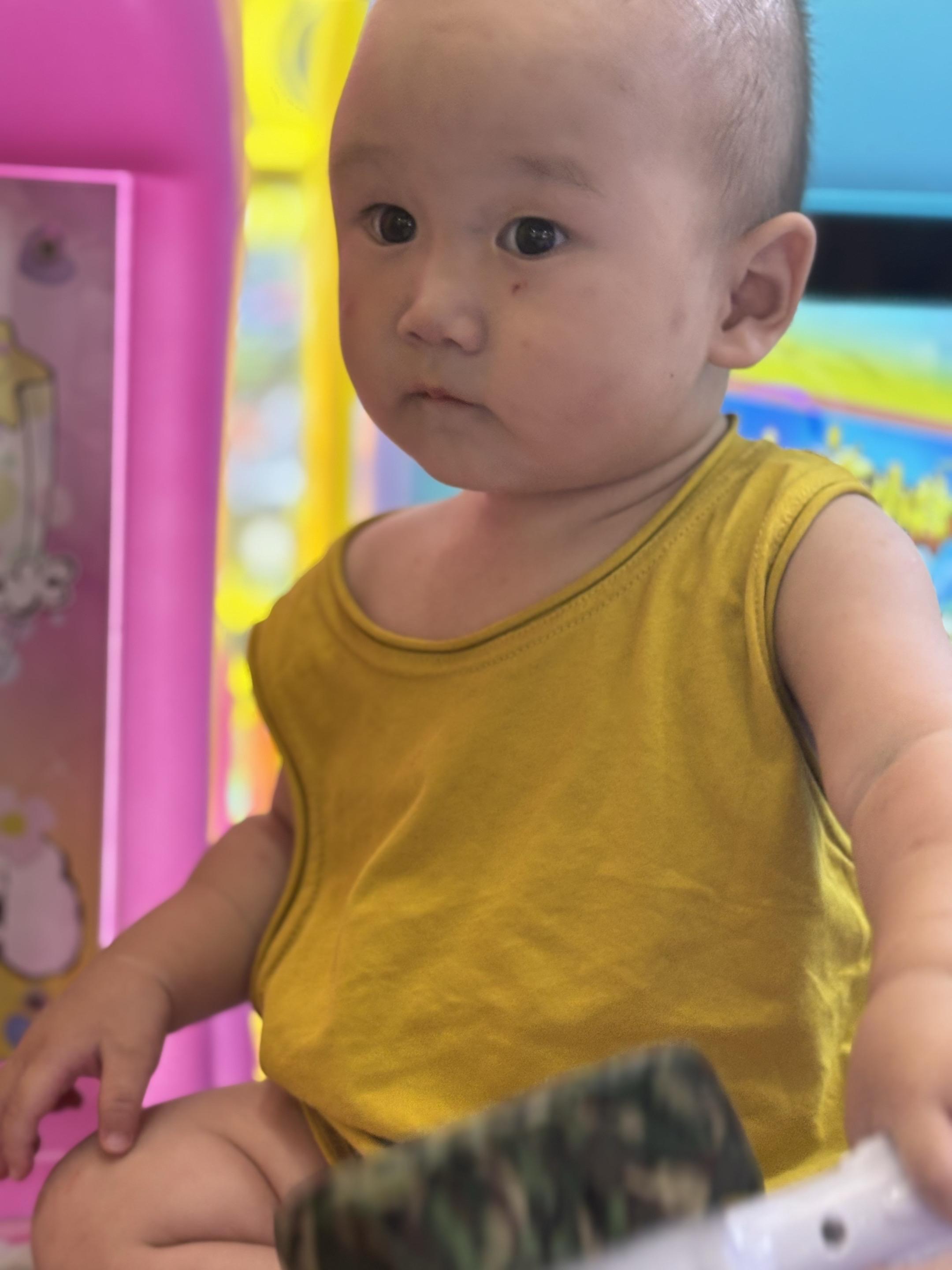 被虫子咬的一边头大