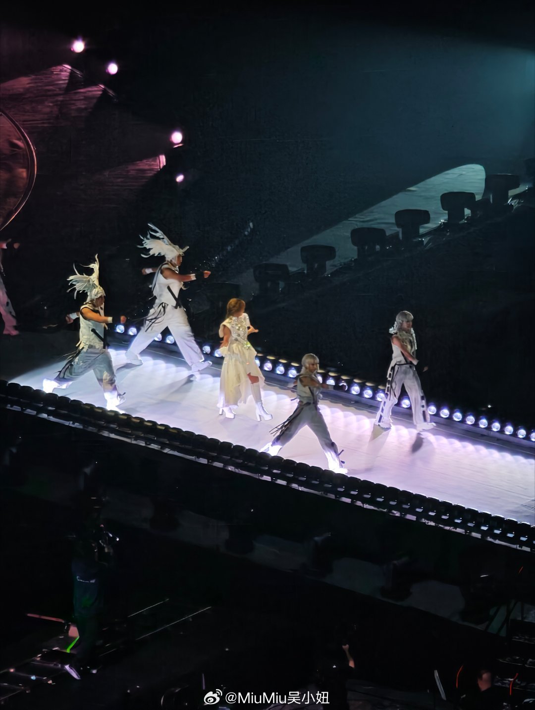 一张图证明我来过这里哭死了哭死了，来一趟香港看我的青春，谁能知道多么艰难早上先是