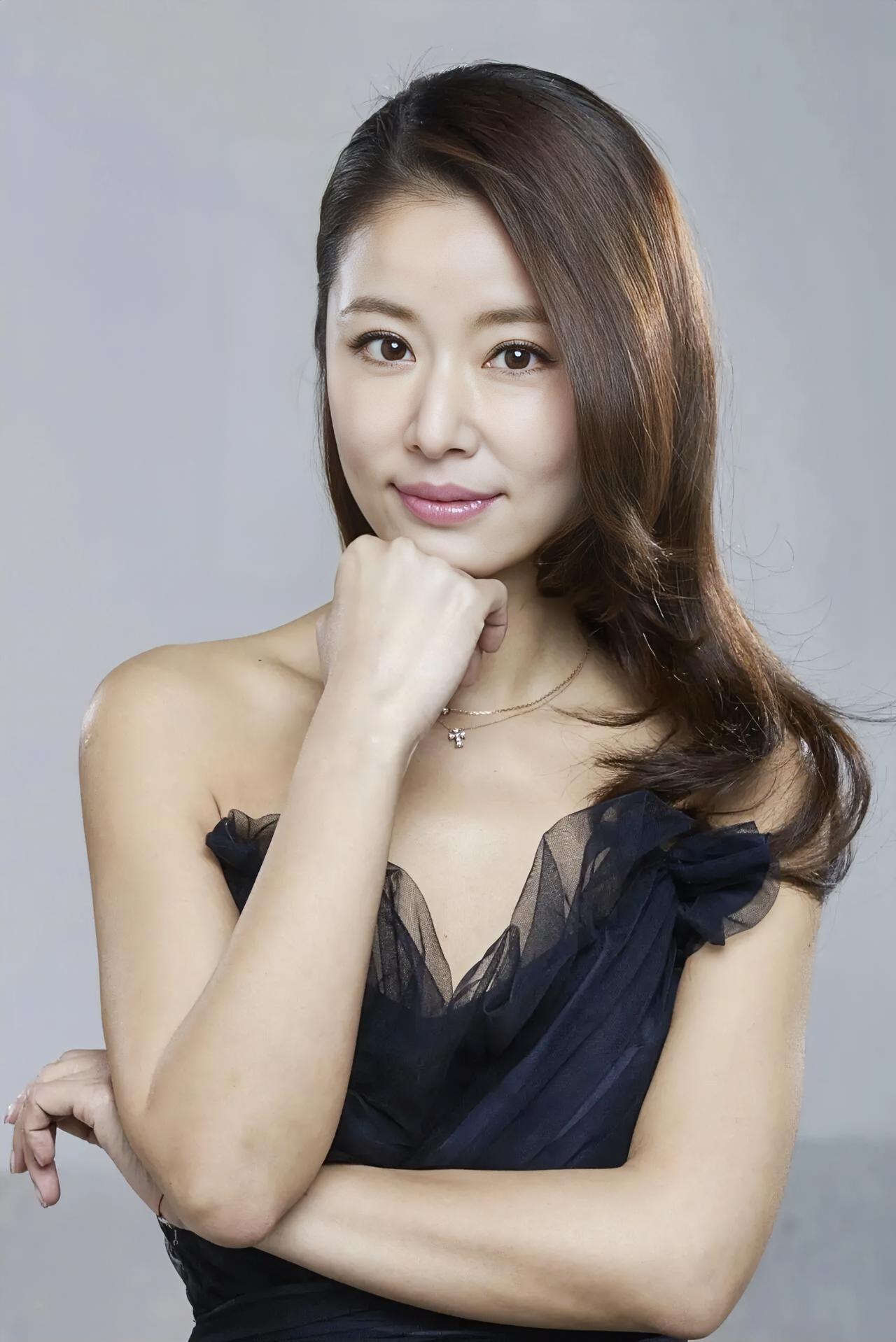 刷到林心如一段往事——31岁想演貂蝉被嫌老，35万打包价塞进组演孙尚香。同剧男主