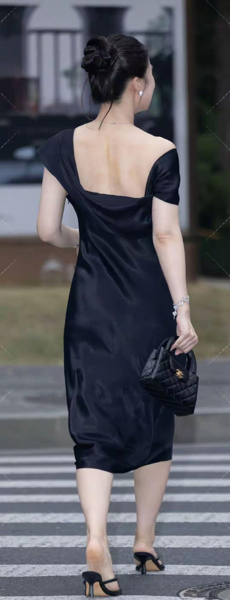 大体格子，一看就是持家有道，会过日子的美女。