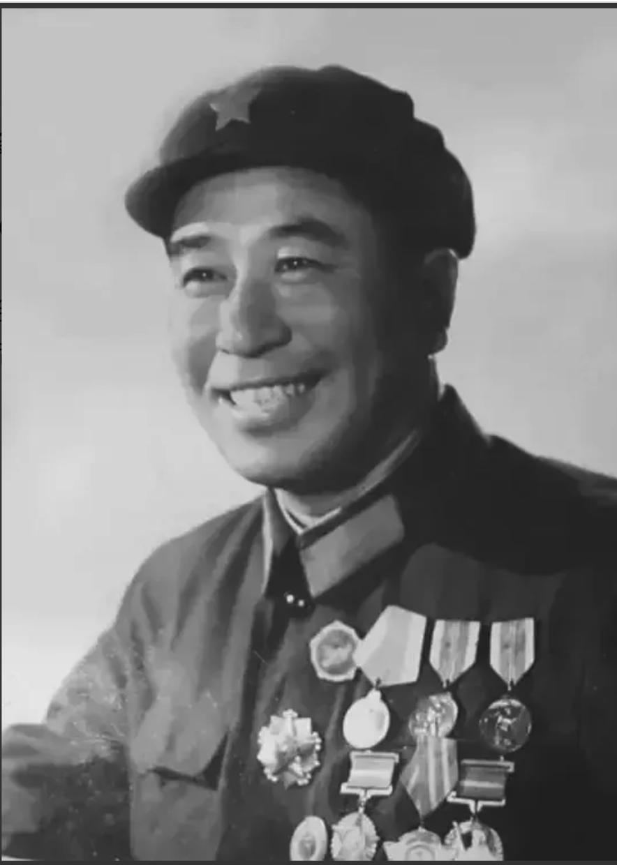 1951年，7名志愿军被包围，危急时刻，19岁的司号员，吹响冲锋号，谁知，竟吓退