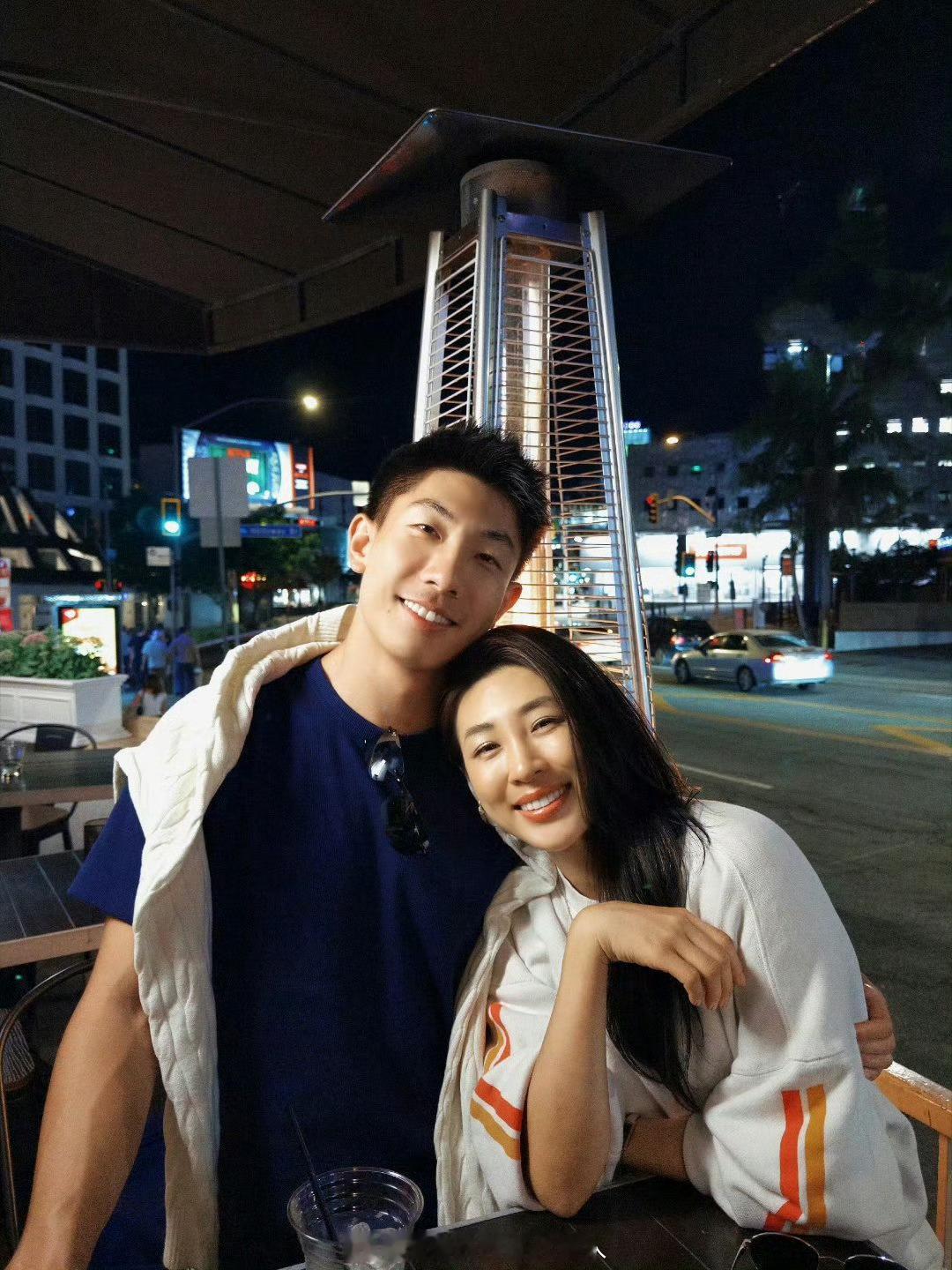 淡淡姐弟恋新恋情公开她真的大大方方的，小帅哥确实挺帅 ​​​