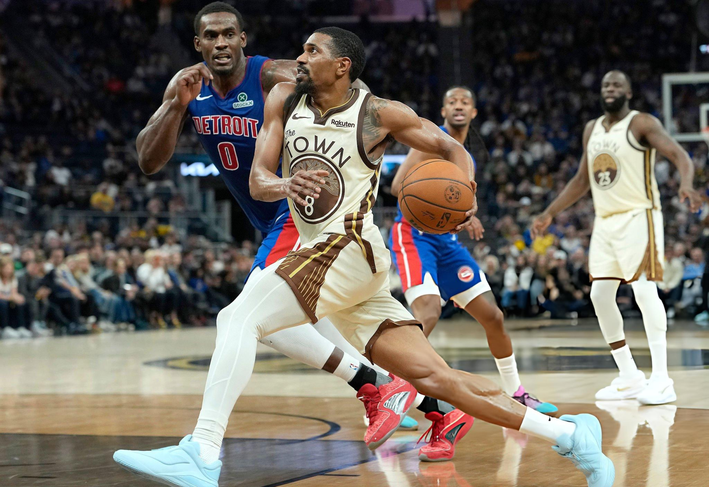 早起的兄弟们辛苦了评论区请三个兄弟喝咖啡这比赛纯纯影响周末情绪新赛季篮不住我的观