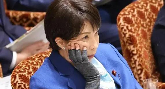 日本终究还是扛不住了，高市早苗终于对外表态！消息十分明确，日本政府已经连续两轮释