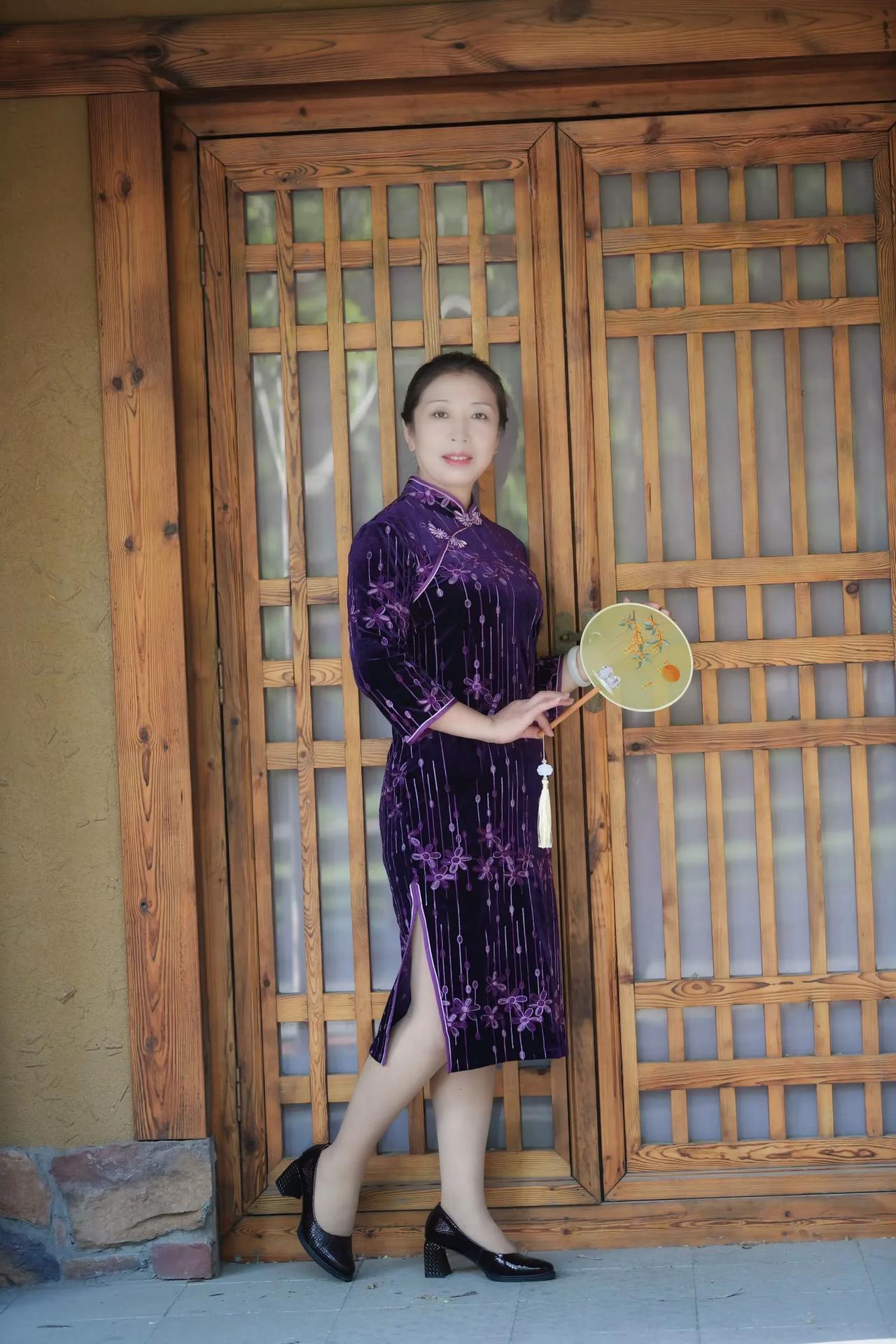 旗袍秀，拍摄于丛台公园。#我的旗袍美照# #我的旗袍美照# #公园里的丽影# #