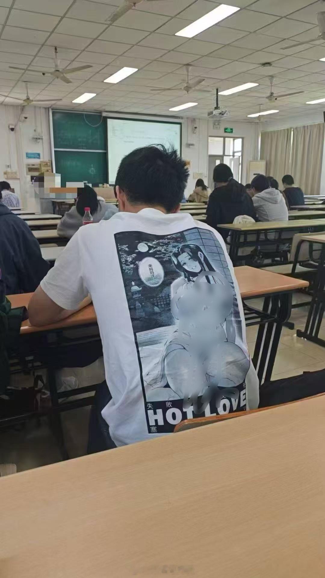 你敢穿成这样出门吗？我老了，我不敢，我理解不能[doge]迷惑行为大赏 ​​​
