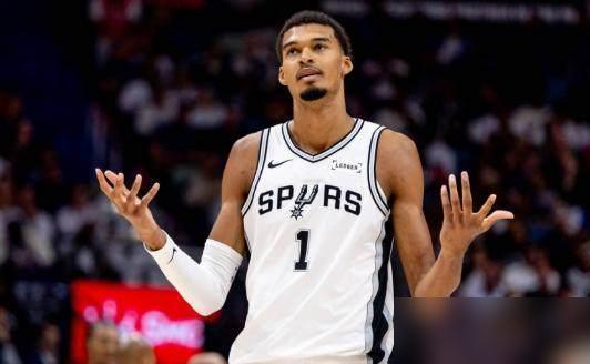 刚砍40+13就官宣躺平！文班亚马掐着点踩中MVP获奖红线
他打76人时撞得左