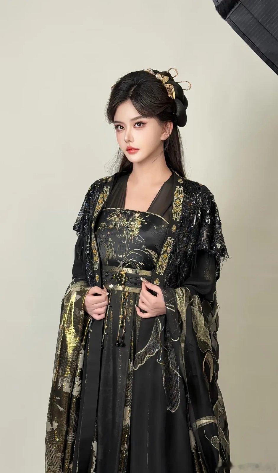 韩安冉也去拍短剧了 