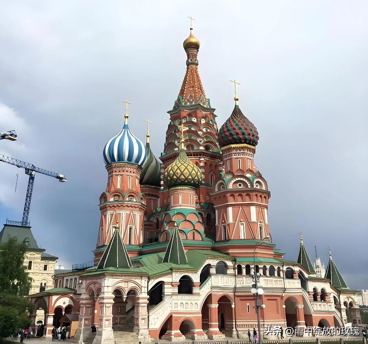 美国打伊朗让俄罗斯成了最大赢家吗美国打伊朗，俄罗斯简直是躺赢，油价涨、援乌减、还