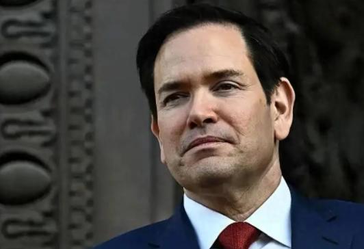 美国为什么一边打一边求？一边导弹往伊朗头上砸，一边国务卿跑到马尼拉求中国帮忙劝伊