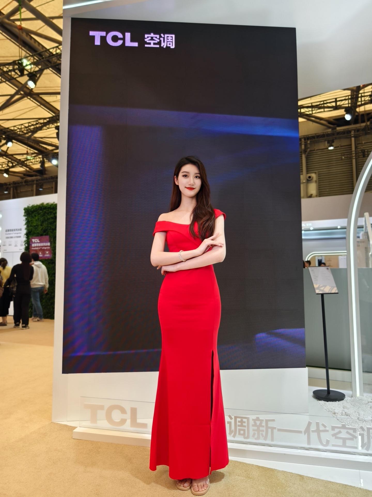 上海awe家电展tcl展台模特。收到漂亮返图啦~开心
没见到的下次再见吧~