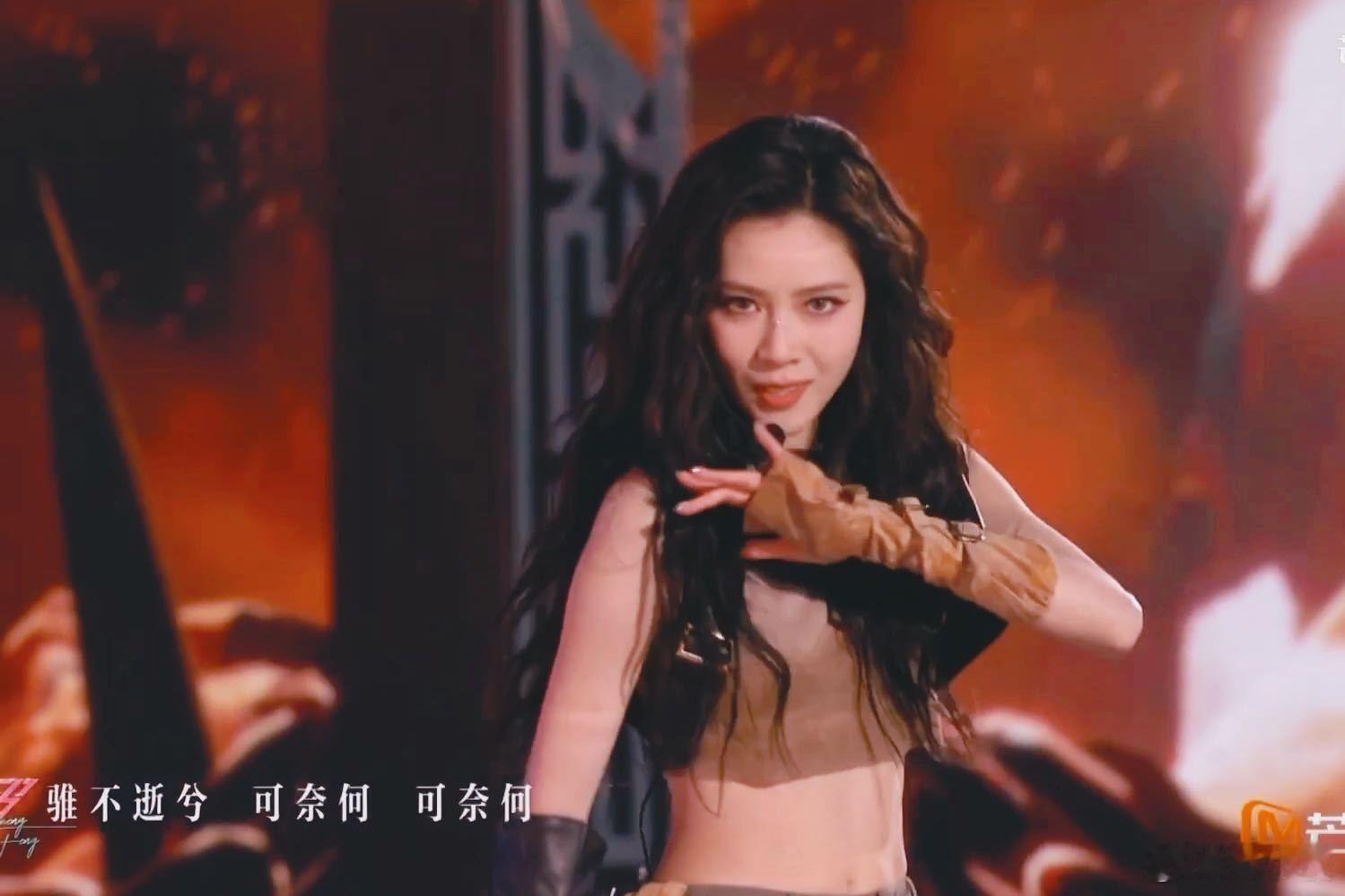 宋妍霏雄狮般的舞台表现力宋宋的舞台太美了，这表现力好绝！以后一定多多唱给我们听 