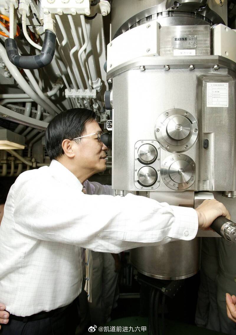 台海局势 挺有意思的同角度对比，剑龙级海龙号现代化改造后换装的美国Kollmor