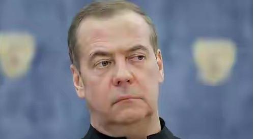 俄罗斯终于说出了真相！俄罗斯前总统梅德韦杰夫表示，中东地区国家自以为自己境内的美