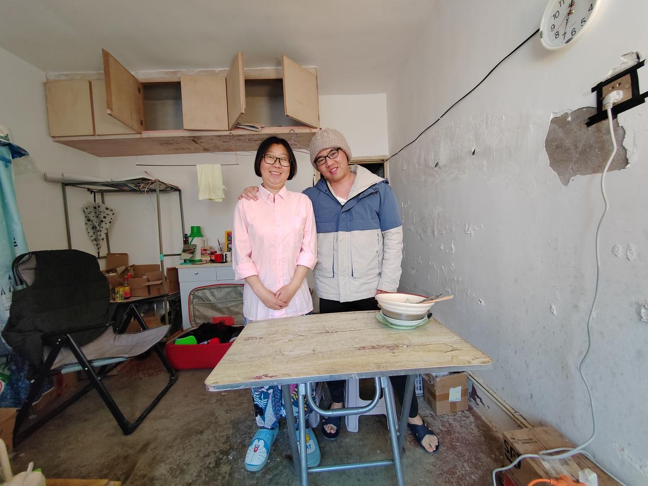 我有一个朋友，他已经走投无路了，他很想来大连投奔我，我在考虑要不要接收他，姐姐是