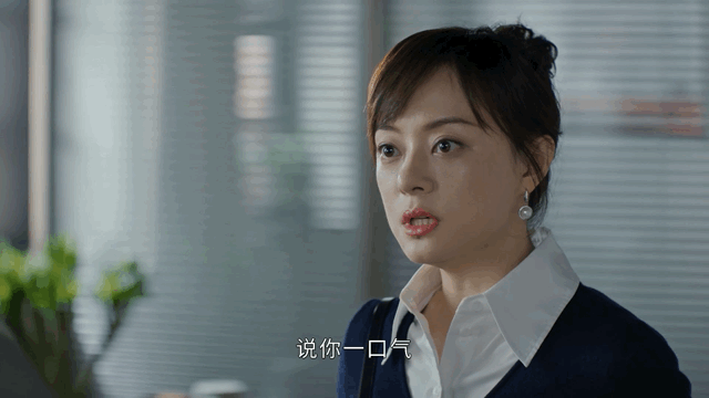 胡曼黎前夫迟来的道歉比草贱离婚了又来挽回，真的是迟来的深情比草贱。还好胡曼黎足够
