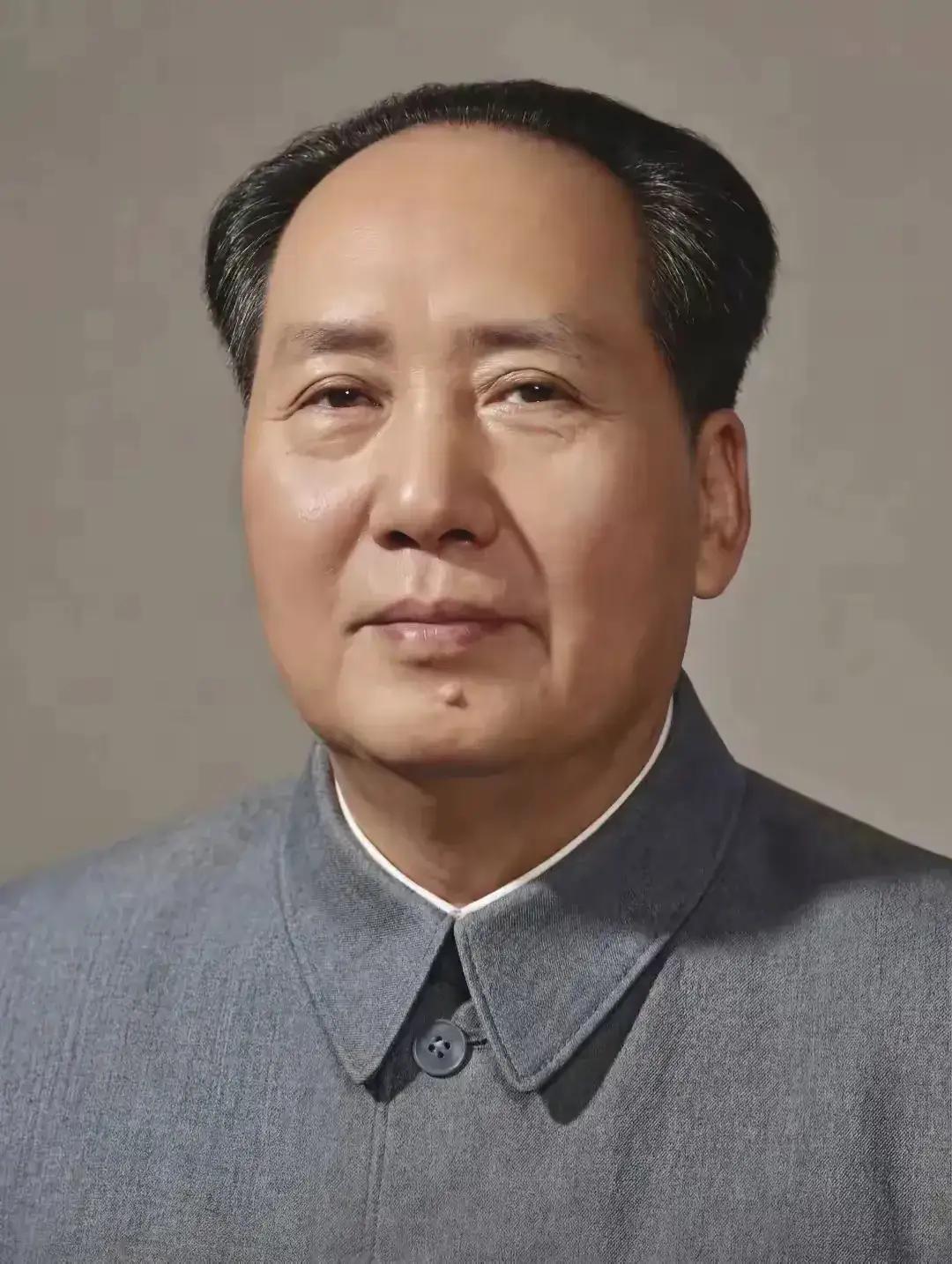 我家里有毛主席像，
现在国泰民安，
咱们都过着幸福的生活！