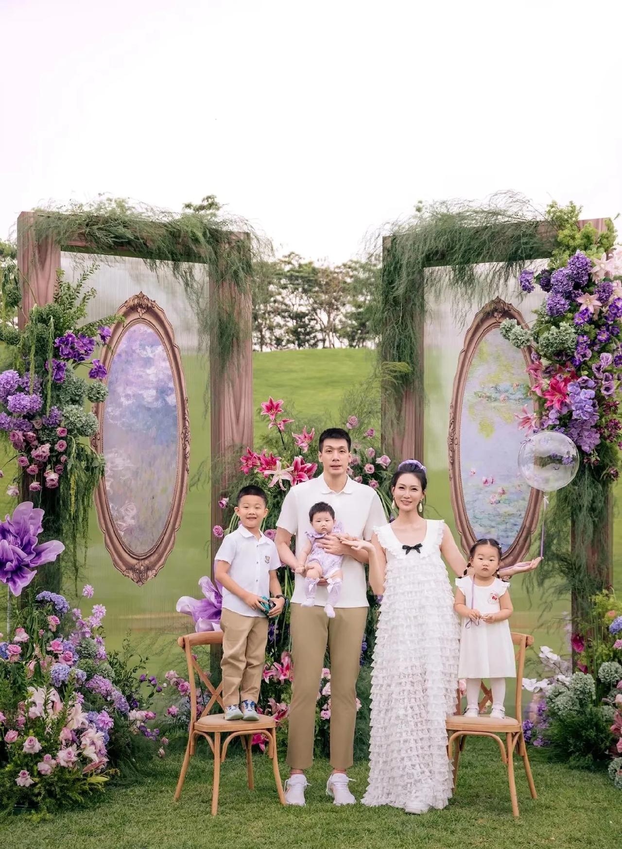 广东宏远的任俊飞才是妥妥的人生赢家！

老婆为他生了三个孩子后身材依旧苗条如少女