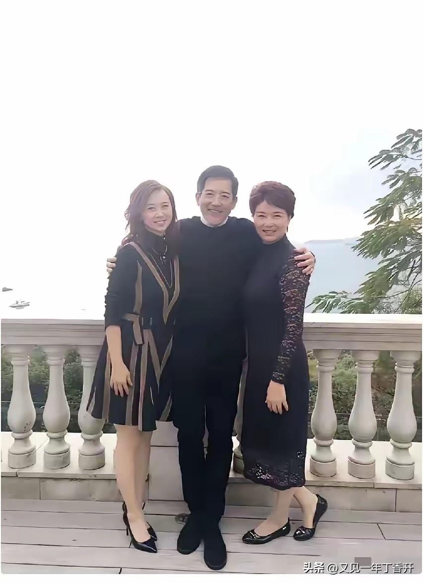 据说这是三十年前的男神

不过我免疫[捂脸]

在我记忆中就是个哭哭咧咧，大喊大