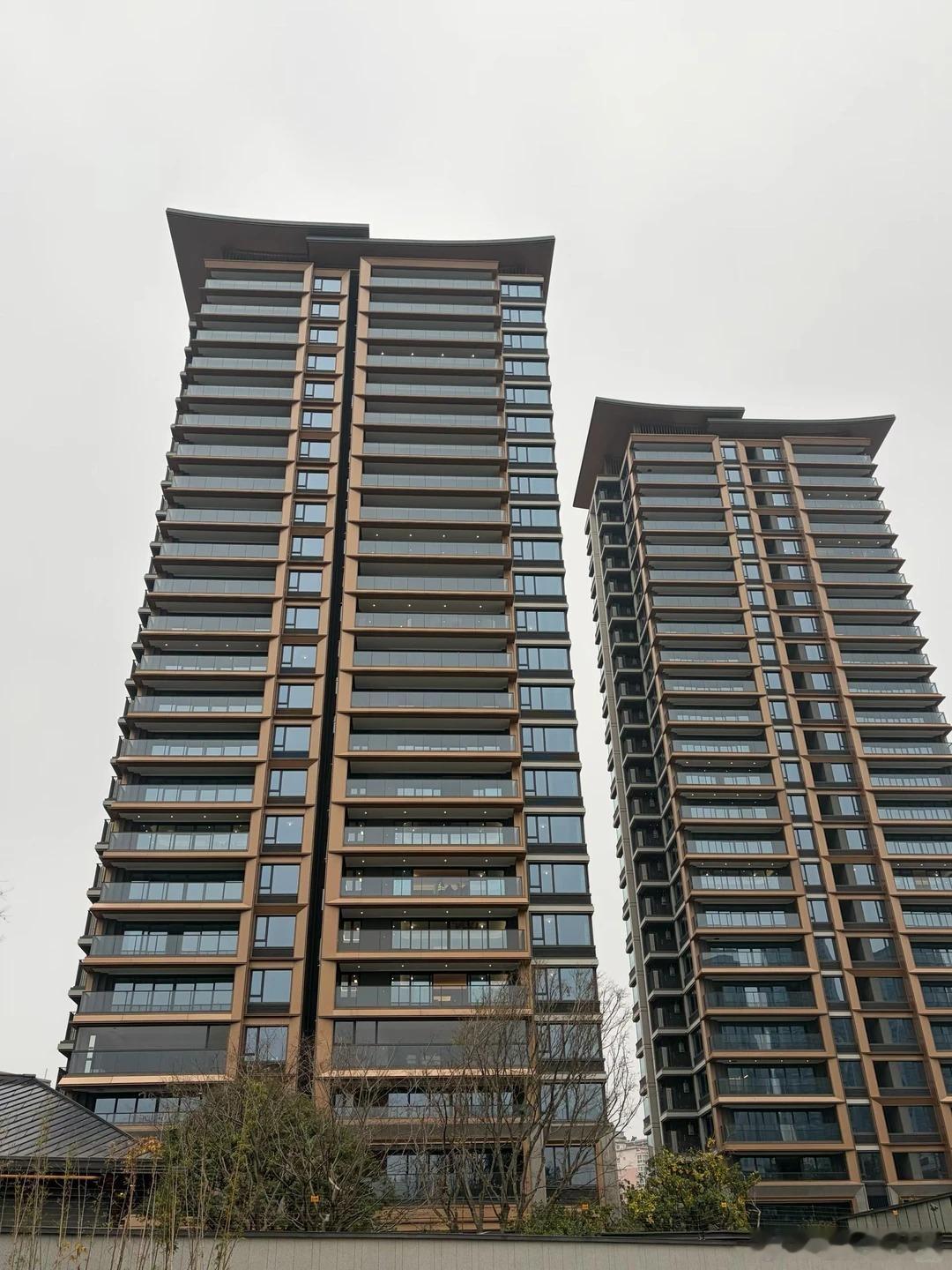 建发望江云启拿地时间：2023.8.15交房时间：2025.12.20拿地到交房