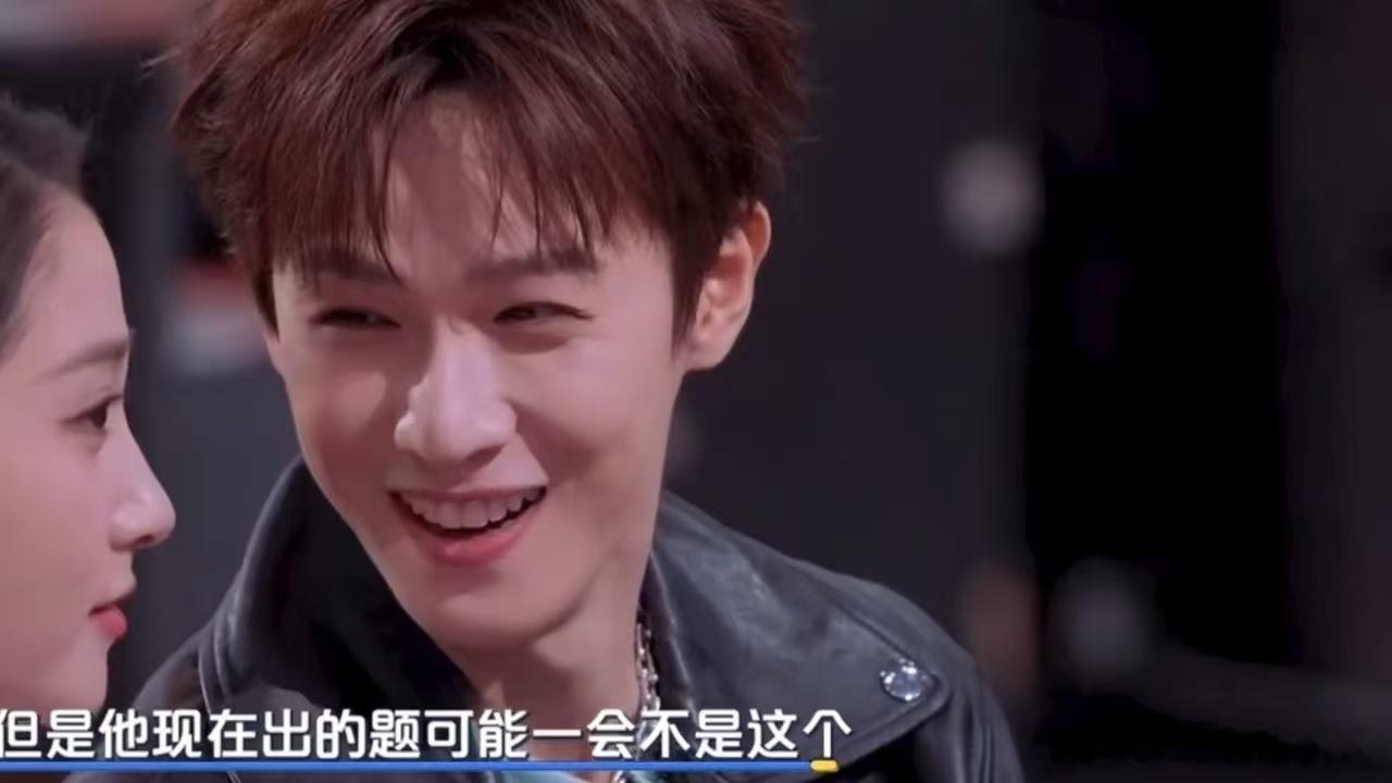 李昀锐向此沙介绍关晓彤关晓彤李昀锐家属感你好星期六 整场互动氛围感很独特，李昀锐