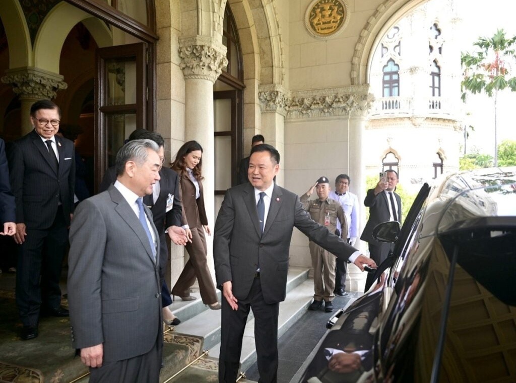 从劳斯莱斯到国产新能源，比亚迪成为泰国总理新座驾最近泰国那边有个细节太有意思了：
