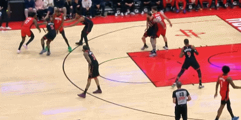 3月11日，NBA常规赛，火箭以113-99大胜猛龙。上半场打完火箭领先9分，三