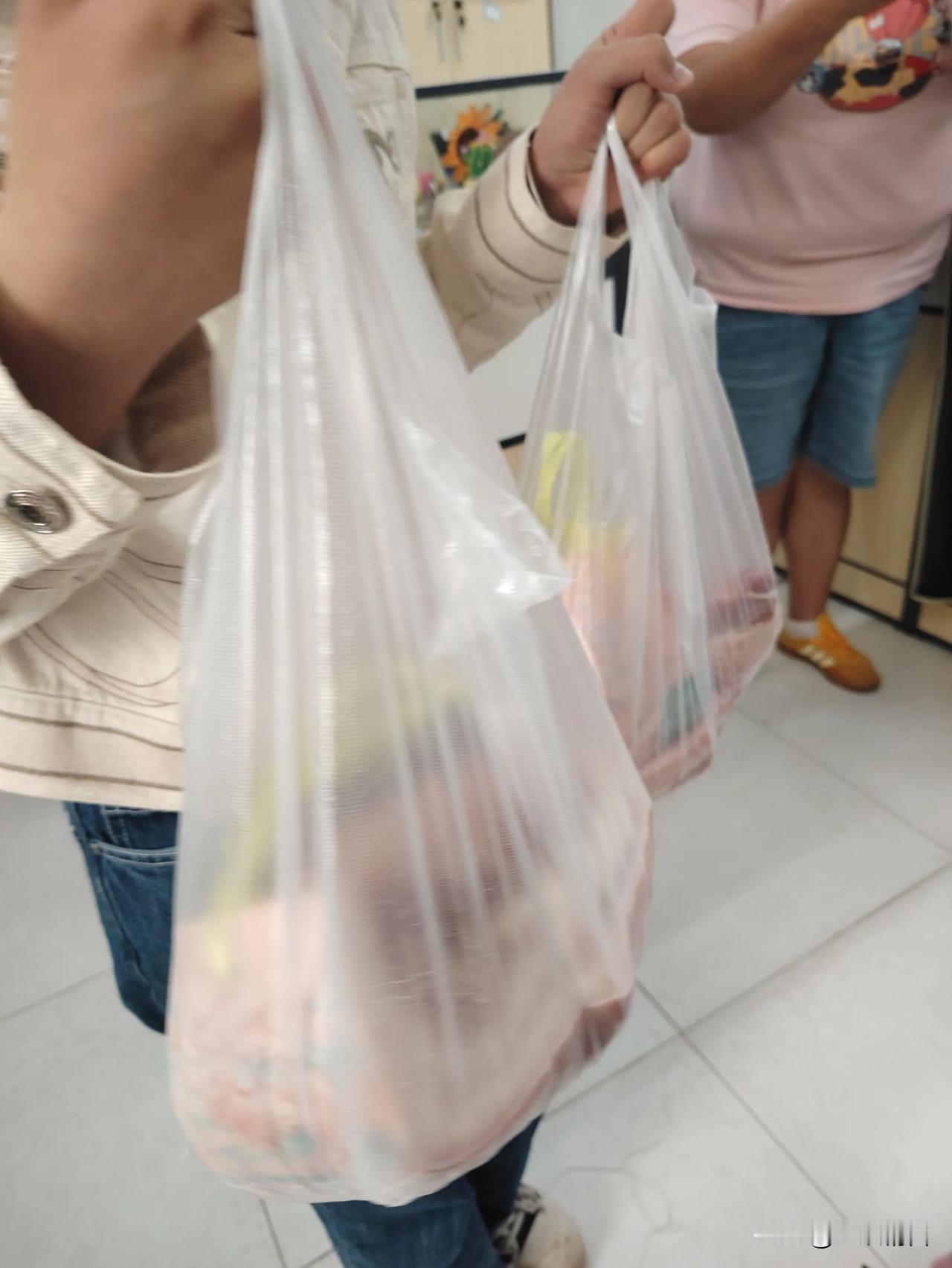 当时只道是寻常的离开，一晃他们也毕业了！

不辈不喜，只感觉突然很轻松！

这是