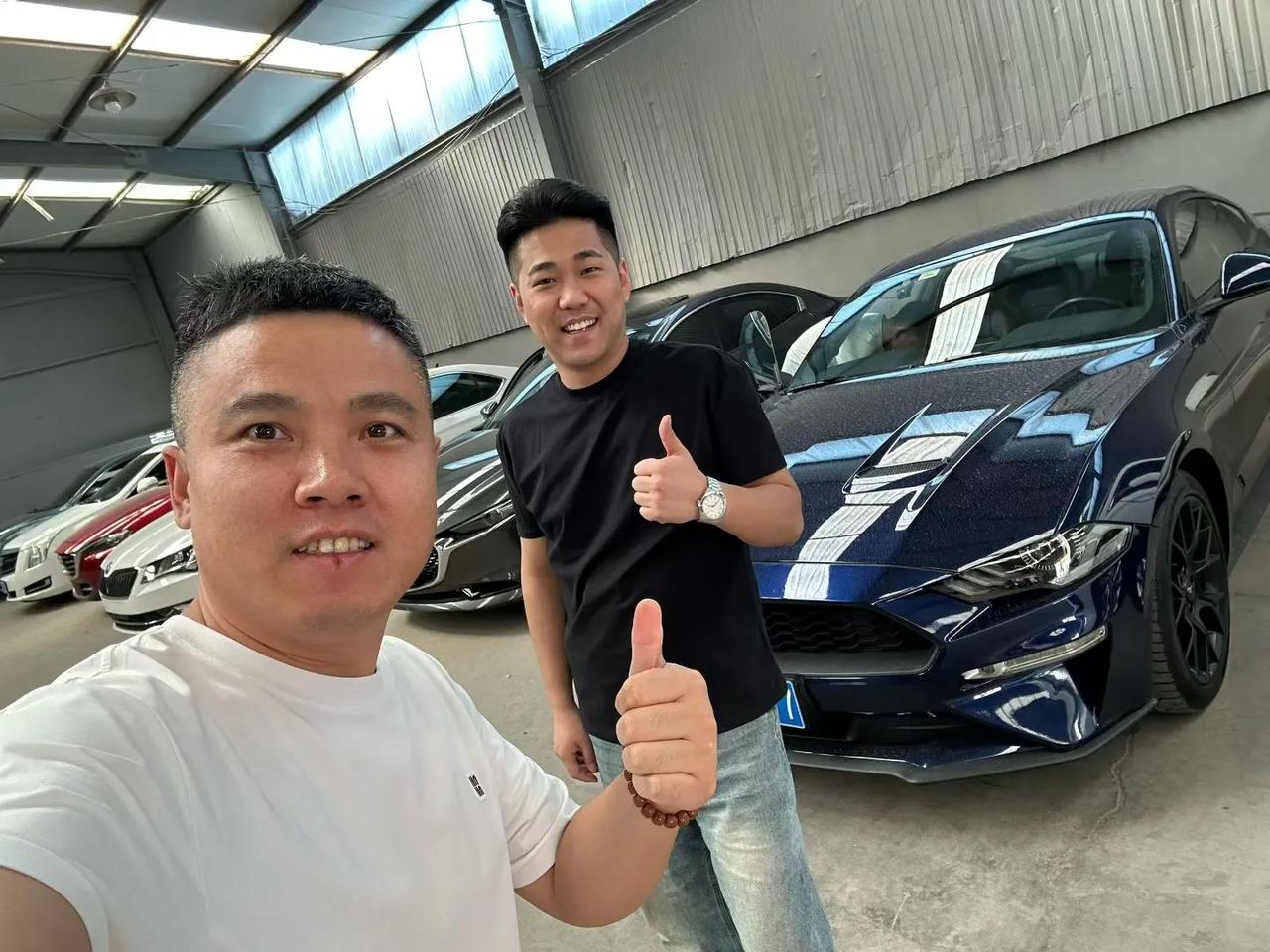 给本地帅哥又淘了一台20款野马~
帅帅的小车，上次是给他对象淘的昂克赛拉[碰拳]