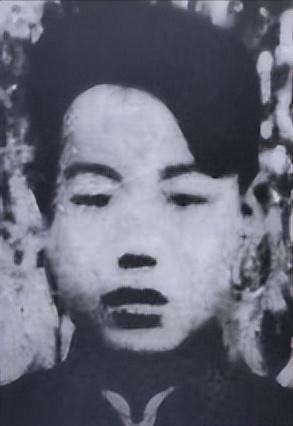 孟昭煜（1918—1943），字曦光，山东省滕州市羊庄镇土城村人。
少时入本村私