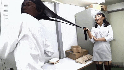 [呲牙]丝袜除了是性感的象征，还有其他打开方式