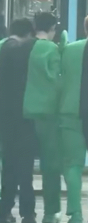 走得好用力嘴里怕是还在喊一二一 