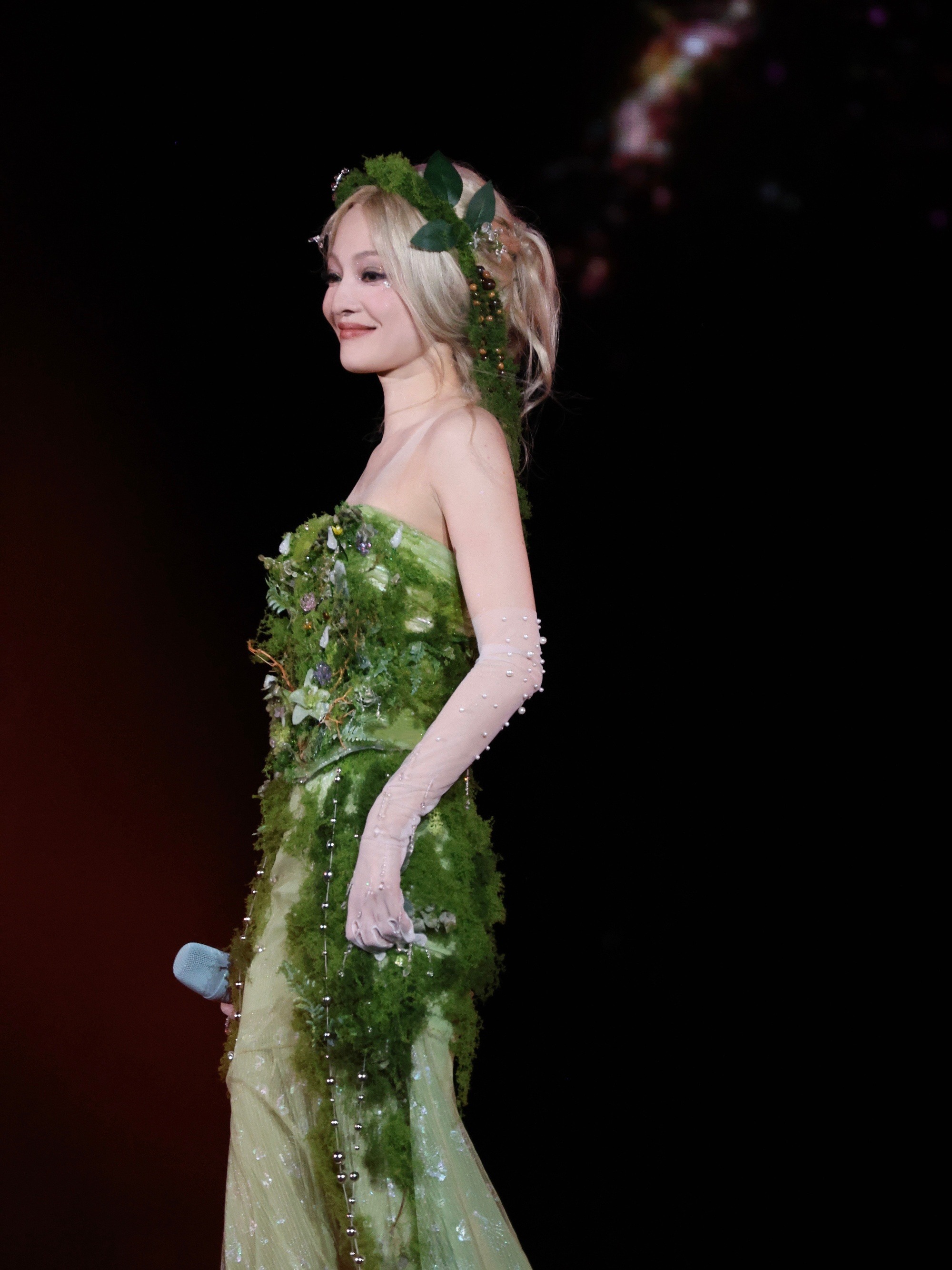 张韶涵，舞台上唯美的绿裙仙子。张韶涵