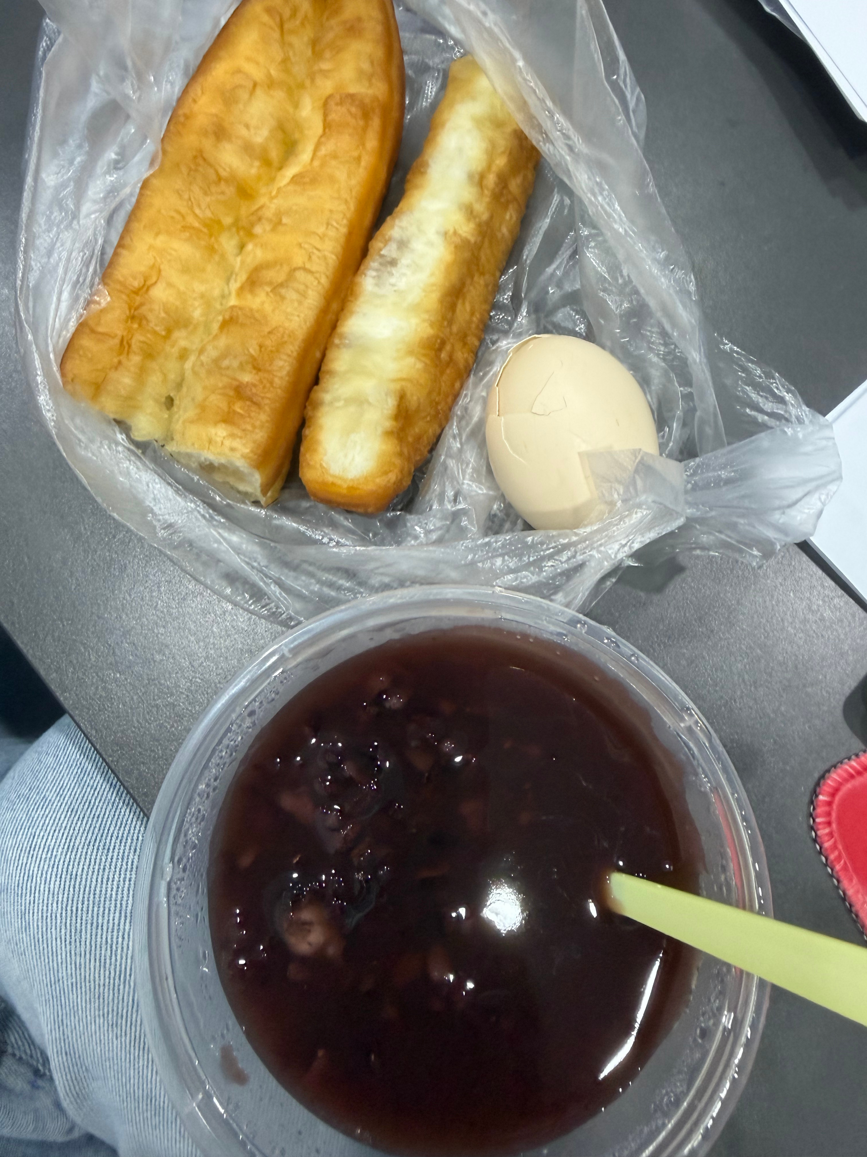 我的早饭可以当午饭了，一早上吃不下去，现在好了，我可以吃了