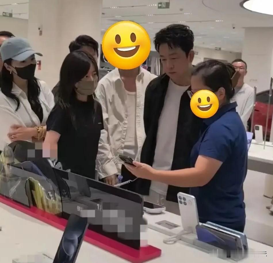 9月1日，潘粤明突然引发关注，不是因为前妻董洁和儿子顶顶，而是他近日被偶遇在【江
