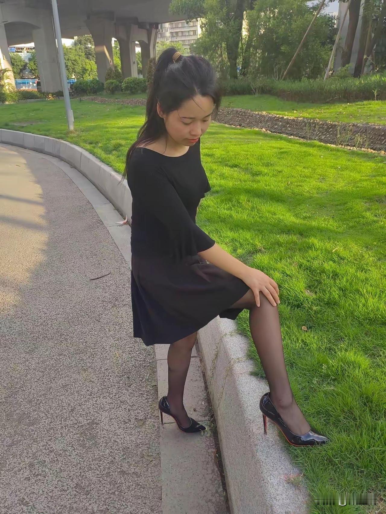 高跟鞋要怎么搭配才好看黑色的搭配喜欢吗[奸笑]