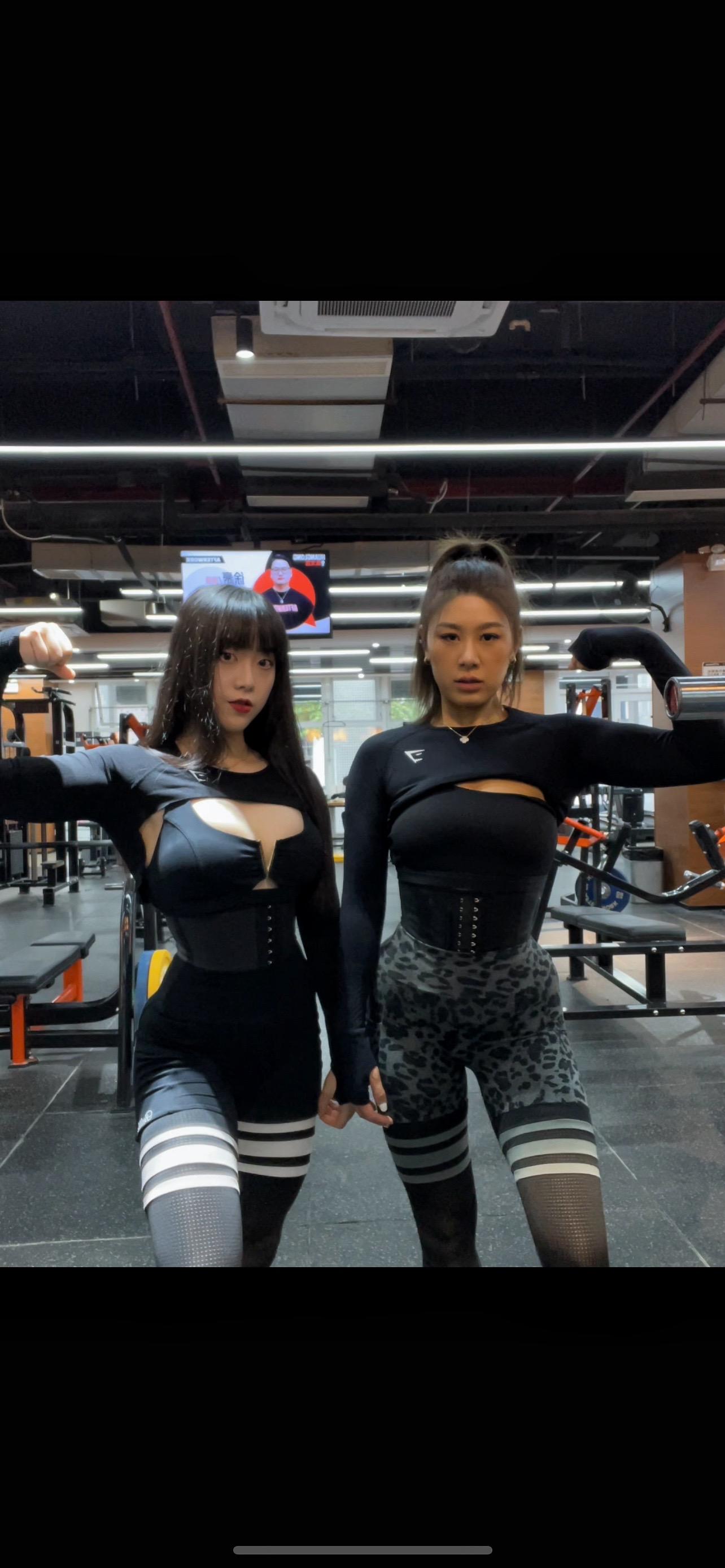 健身打卡。姐妹健身快乐翻倍