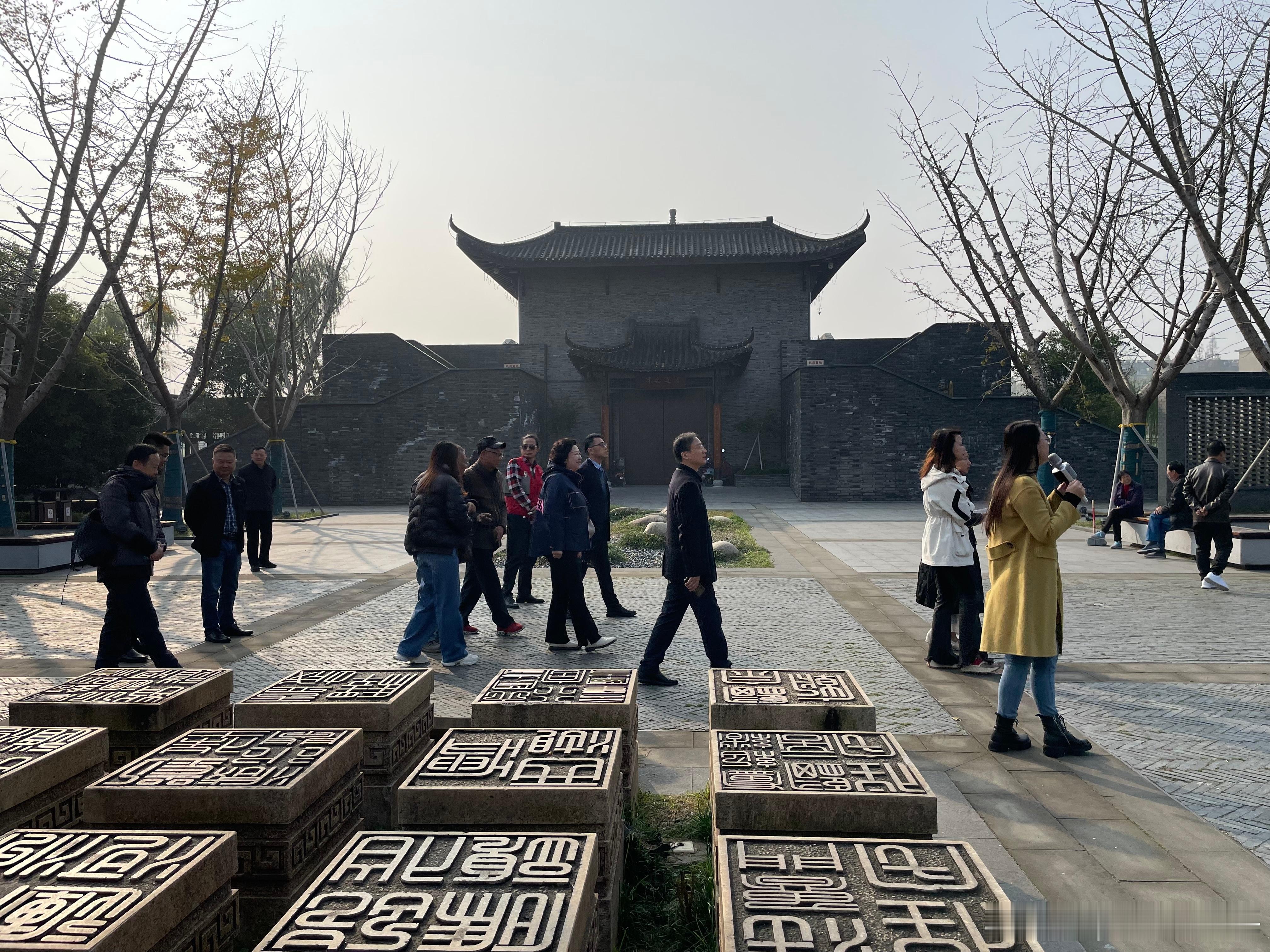 微动邗城  绿扬同心·E路同行  今日，邗江区委网信办、邗江区委统战部携手邗江新