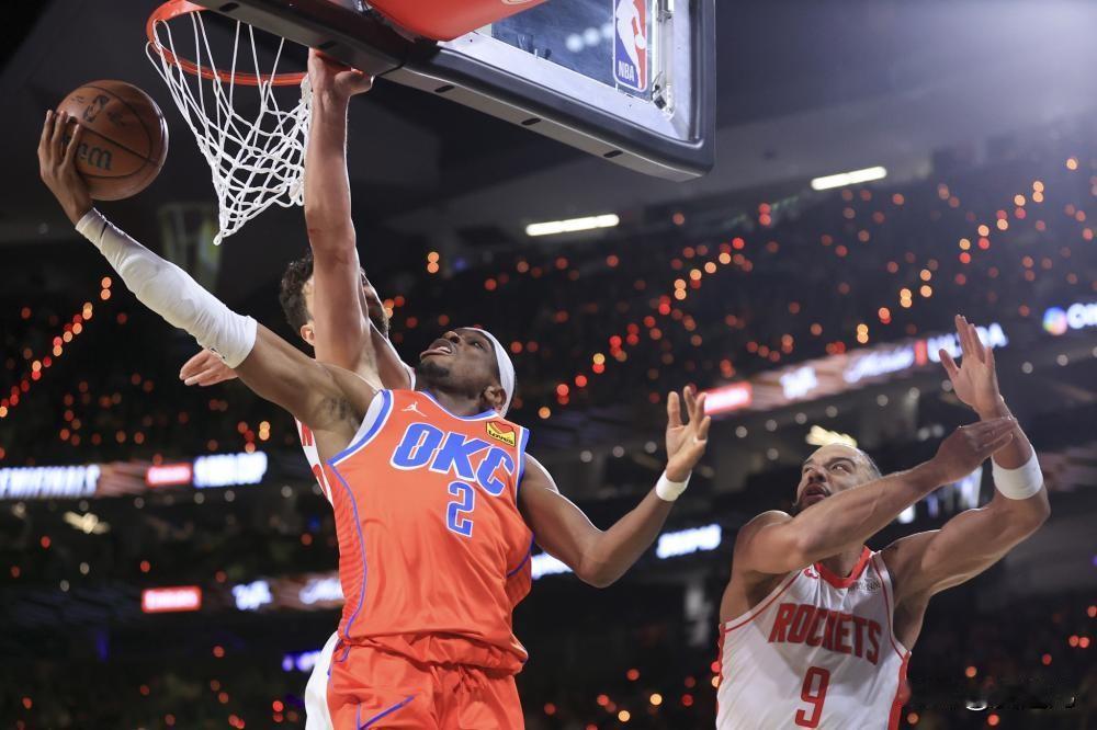 雷霆胜火箭闯入NBA杯决赛
北京时间12月15日，NBA杯半决赛，雷霆111-9
